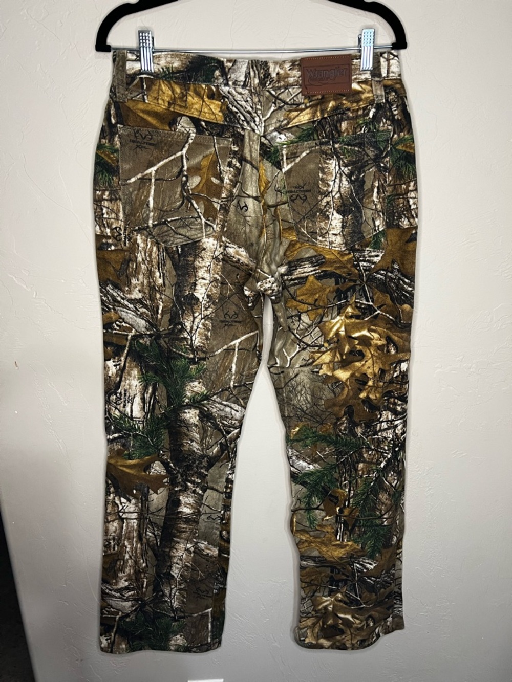 Wrangler ProGear Woman’s Camoflauge Realtree Straight Jeans - Picture 7 of 10